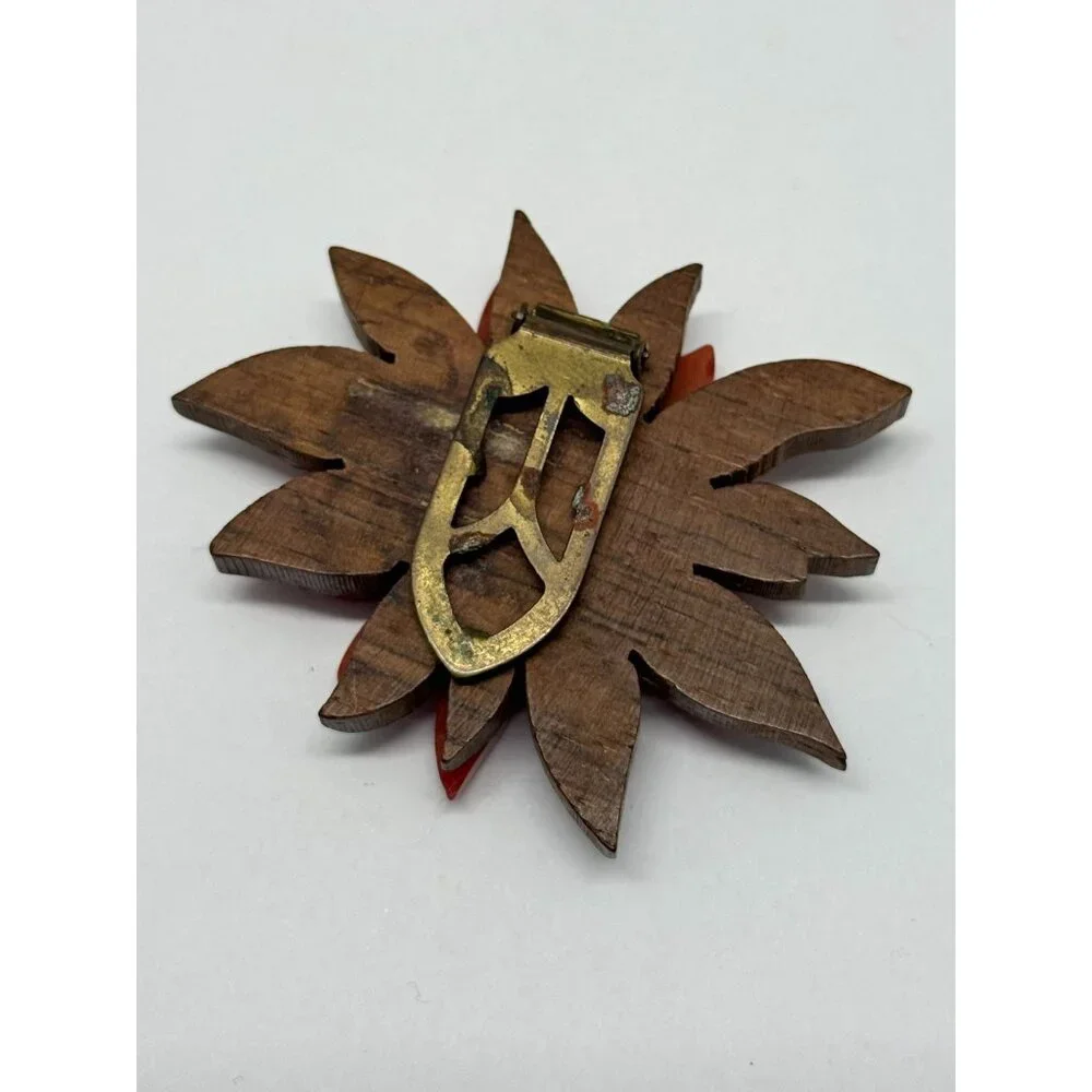 Vintage wood plastic red flower dress clip - Picture 5 of 6